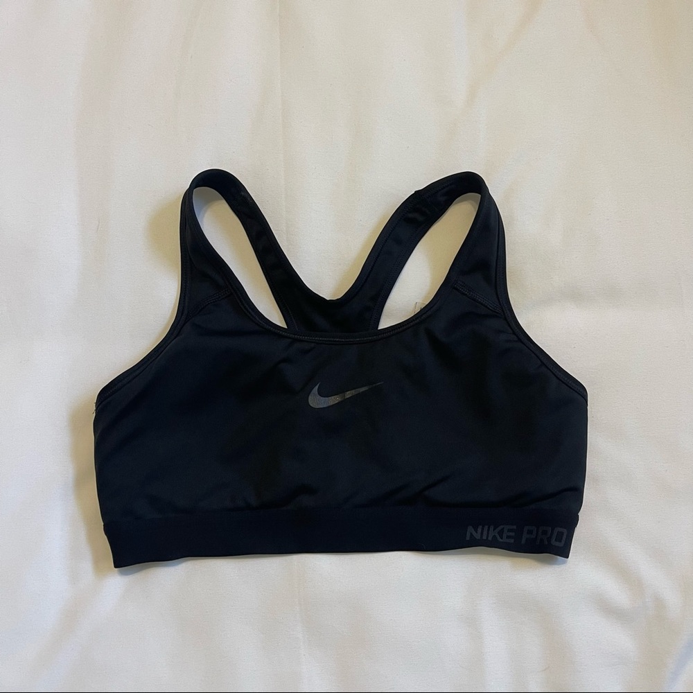 Black Nike Pro sports bra